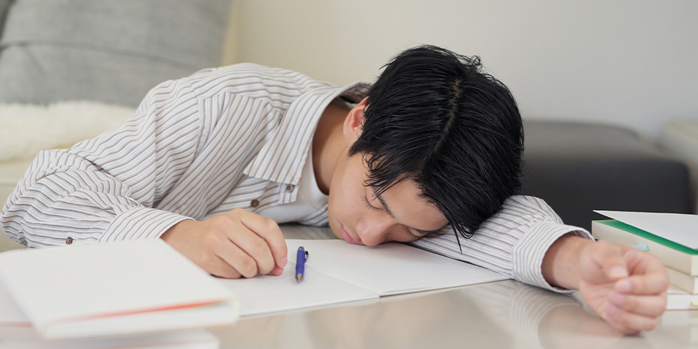 働きながら公務員を目指すのは無理?社会人が後悔しないための3つの指標|資格スクール 大栄